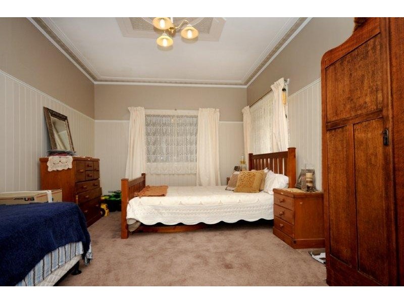 17 Edith Street, Newtown QLD 4350