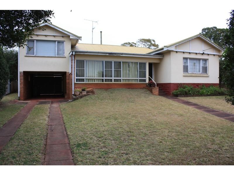 2 Macquarie Street, Centenary Heights QLD 4350