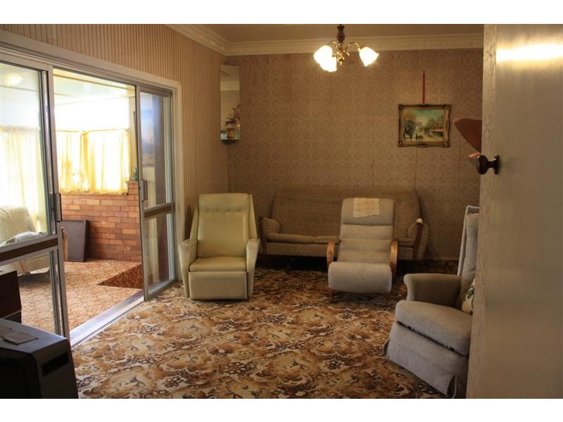 2 Macquarie Street, Centenary Heights QLD 4350