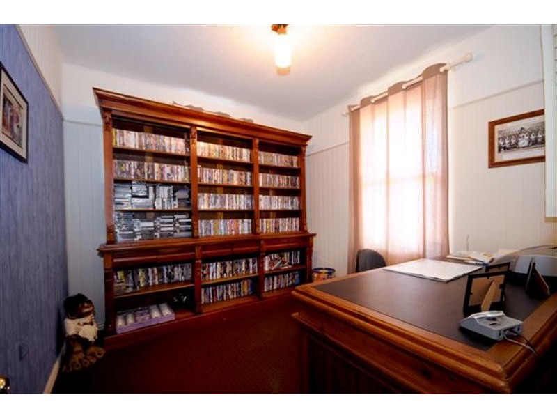 68 Geoffrey Street, Mount Lofty QLD 4350