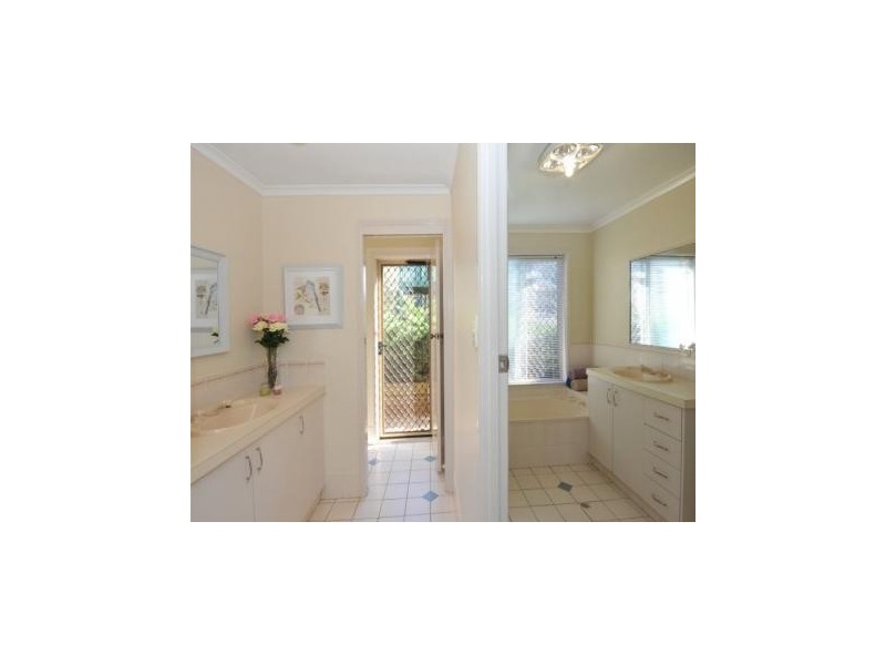 13 Kurrajong Court, Meringandan West QLD 4352