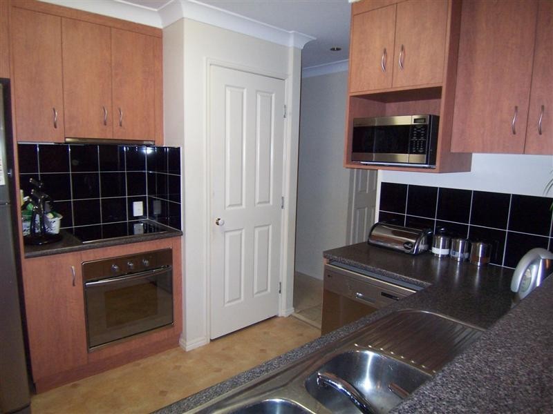 15 Black Court, Wilsonton QLD 4350