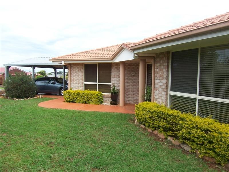 15 Black Court, Wilsonton QLD 4350