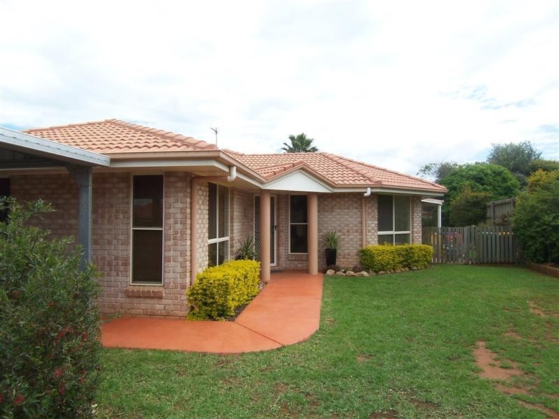 15 Black Court, Wilsonton QLD 4350