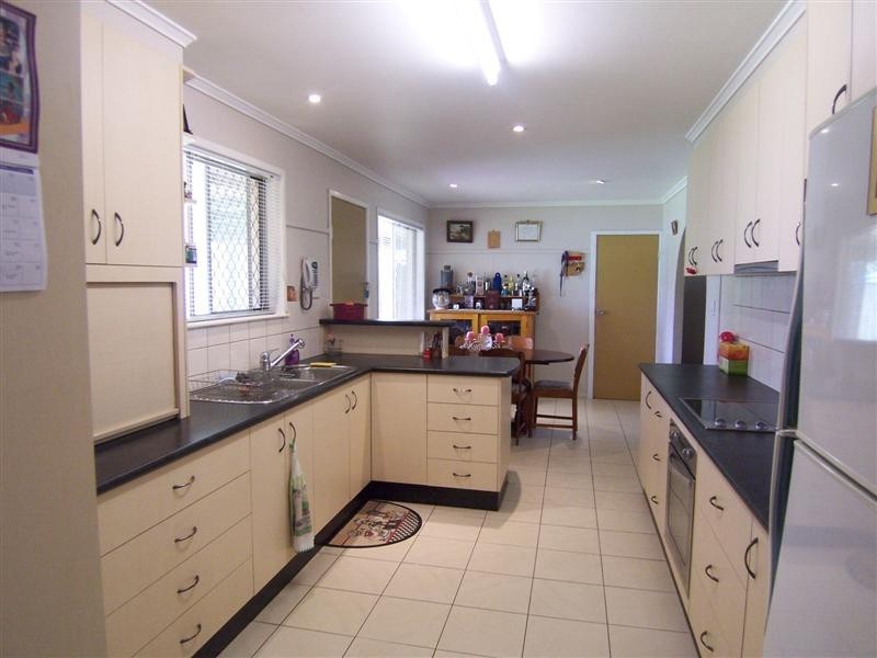 5 Stella Court, Wilsonton QLD 4350