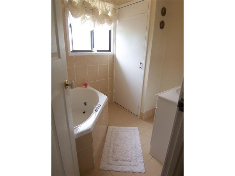 11 Louttit Court, Gowrie Mountain QLD 4350