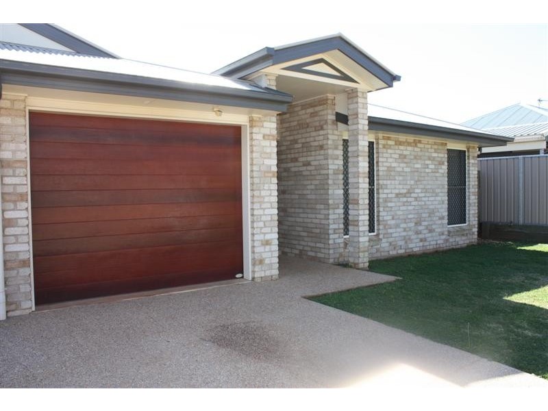 33 Willowburn Drive, Wilsonton QLD 4350