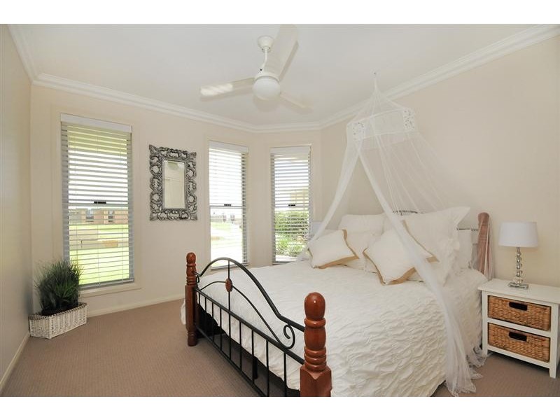 8 Honeyeater Drive, Highfields QLD 4352