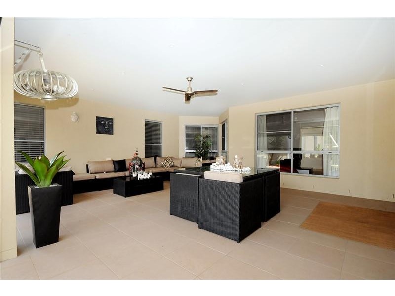 8 Honeyeater Drive, Highfields QLD 4352
