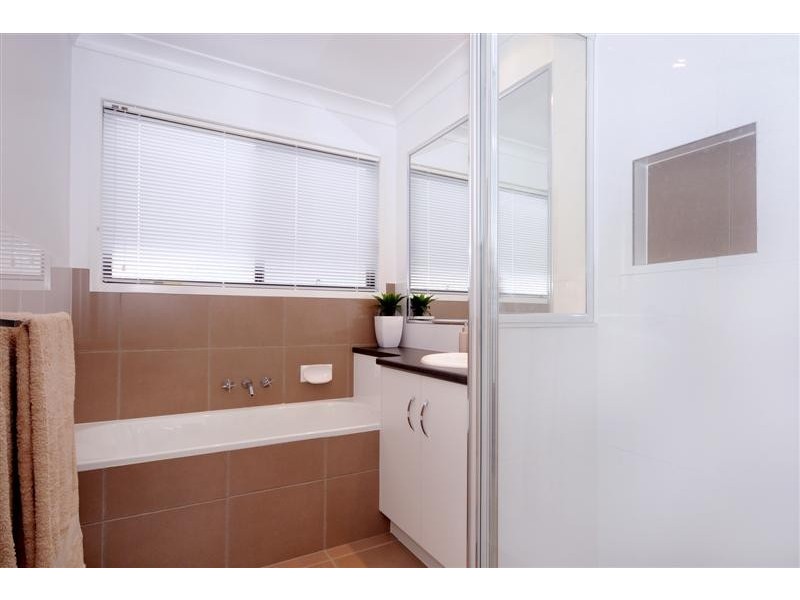 16 Moorina Drive, Harristown QLD 4350