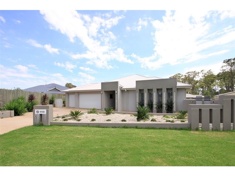 8 Manooka Crescent, Highfields QLD 4352