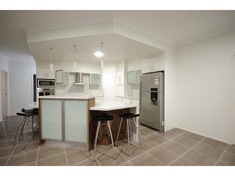 8 Manooka Crescent, Highfields QLD 4352