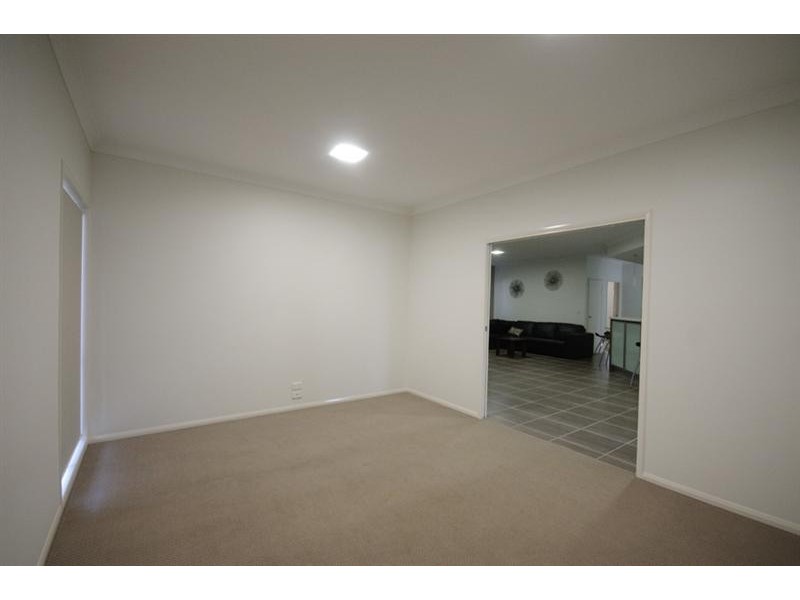 8 Manooka Crescent, Highfields QLD 4352