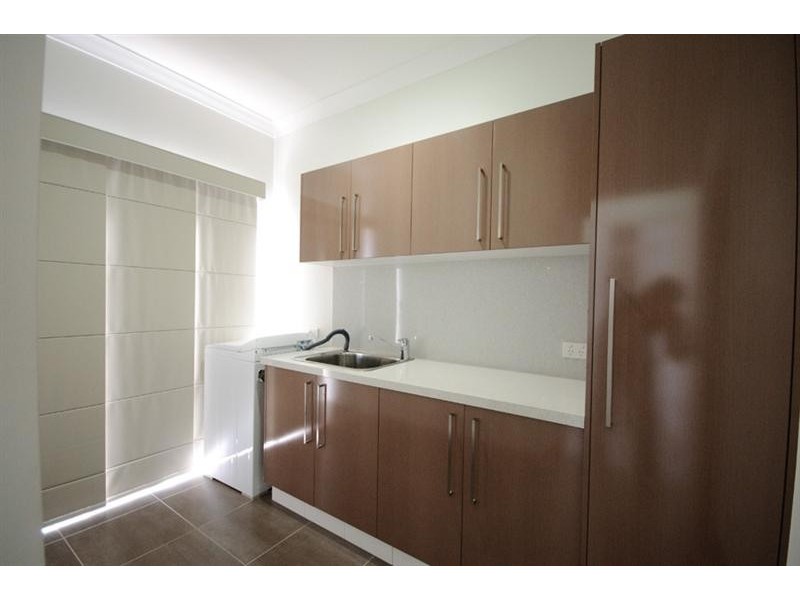 8 Manooka Crescent, Highfields QLD 4352