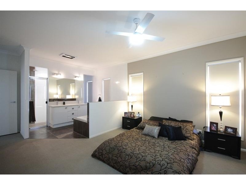 8 Manooka Crescent, Highfields QLD 4352