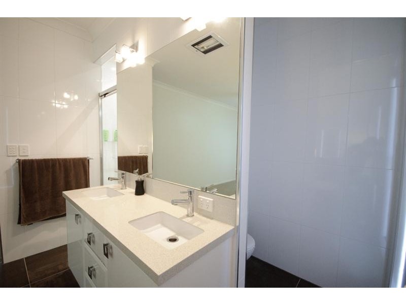 8 Manooka Crescent, Highfields QLD 4352