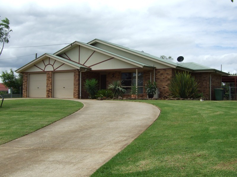14 Woolmer Road, Highfields QLD 4352