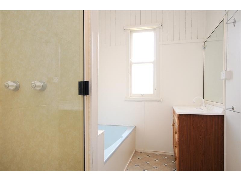 10 Dodd Street, Newtown QLD 4350