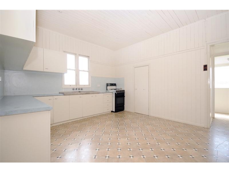 10 Dodd Street, Newtown QLD 4350