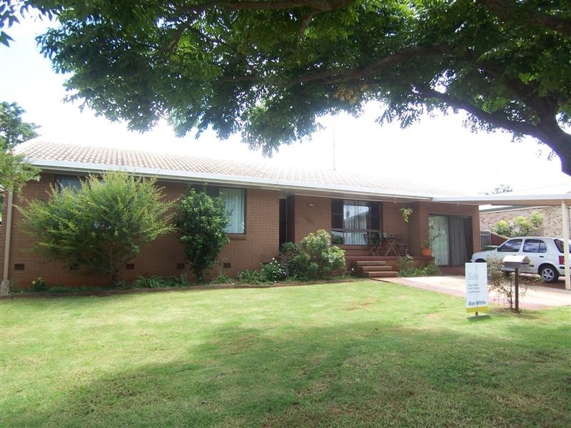 27 Coates Street, Kearneys Spring QLD 4350
