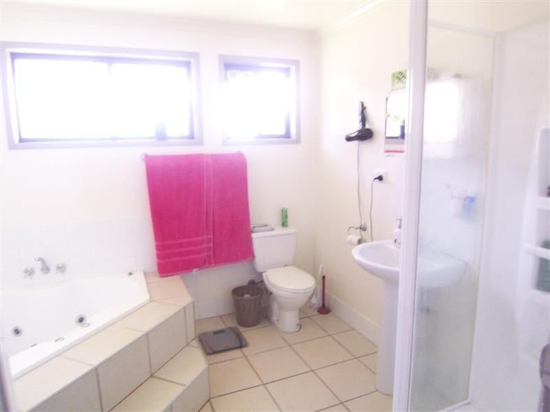 27 Coates Street, Kearneys Spring QLD 4350