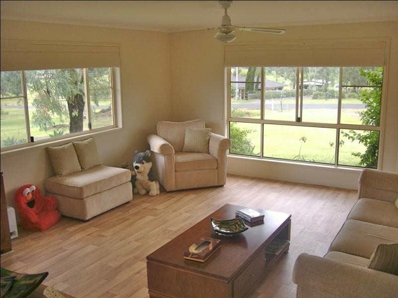 7  Neville Street, Meringandan West QLD 4352