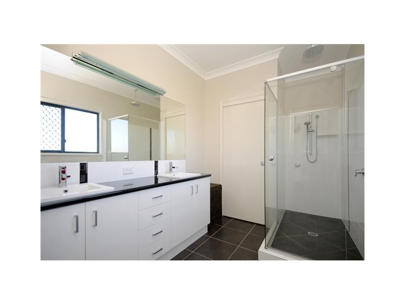 9 Kingston Road, Hodgson Vale QLD 4352