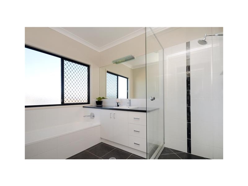 9 Kingston Road, Hodgson Vale QLD 4352
