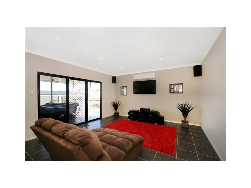 9 Kingston Road, Hodgson Vale QLD 4352