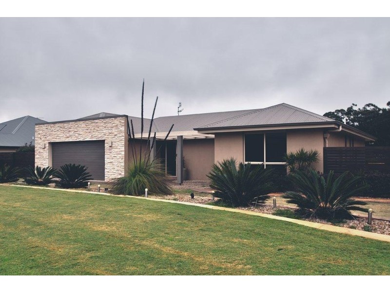 42 Holly Avenue, Highfields QLD 4352