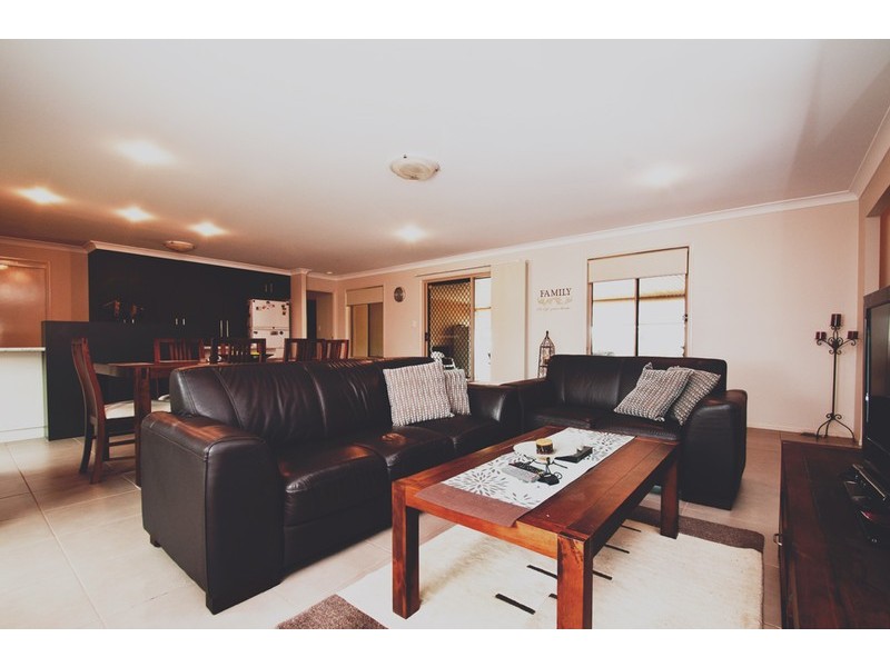 42 Holly Avenue, Highfields QLD 4352