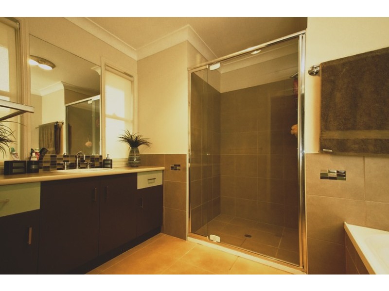 42 Holly Avenue, Highfields QLD 4352