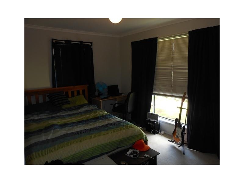 38 Melway Crescent, Glenvale QLD 4350