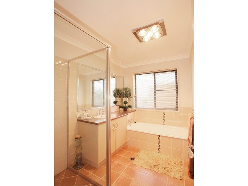 17 Ashford Drive, Wyreema QLD 4352