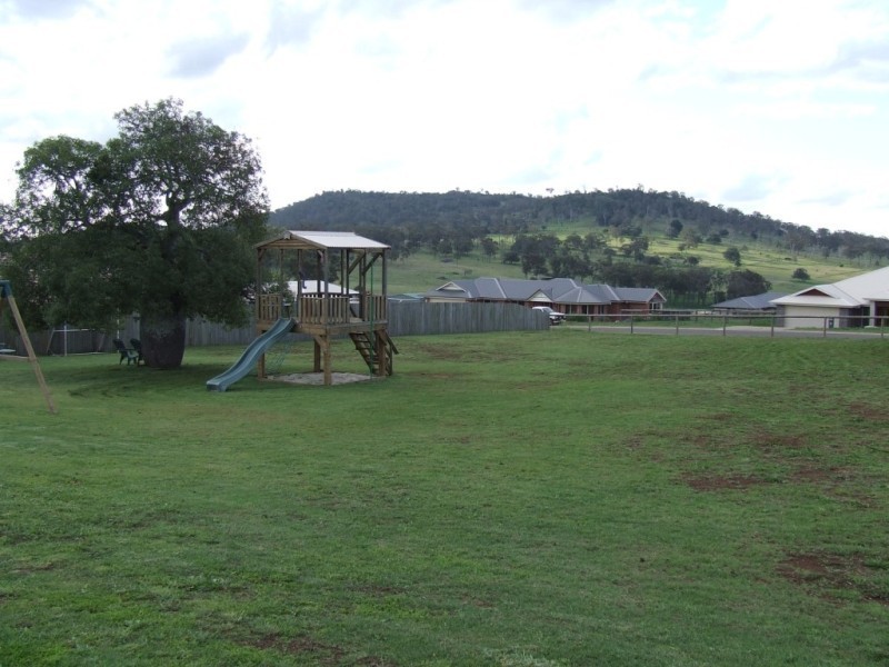 5 Kingfisher Court, Meringandan West QLD 4352