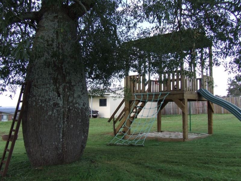 5 Kingfisher Court, Meringandan West QLD 4352