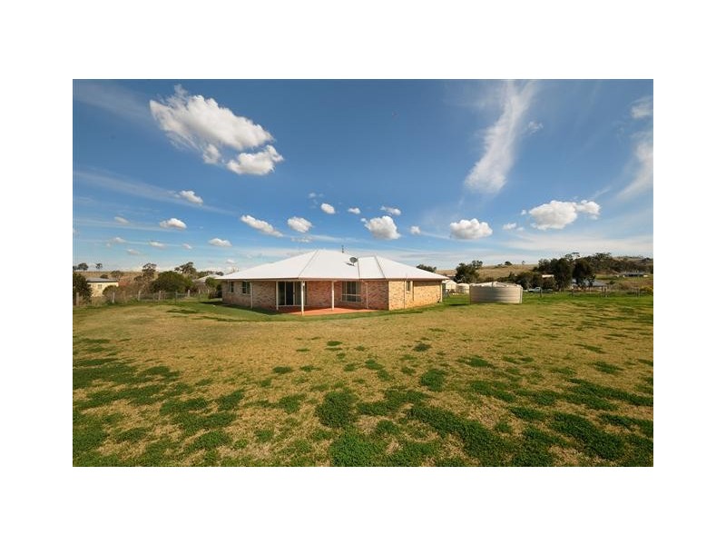 6 Andrews Court, Hodgson Vale QLD 4352