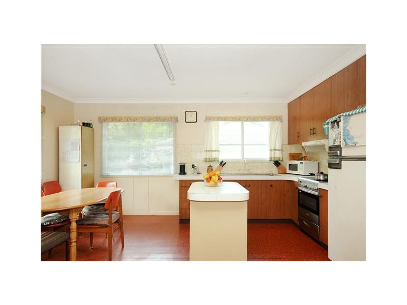 42 James St, Rangeville QLD 4350