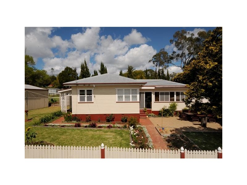 298 Hume Street, Centenary Heights QLD 4350