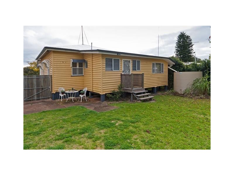 8 Parkinson Street, South Toowoomba QLD 4350