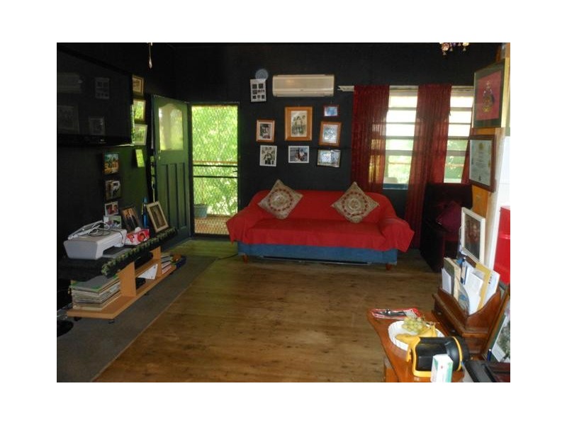 9 Warwick Street, Leyburn QLD 4365