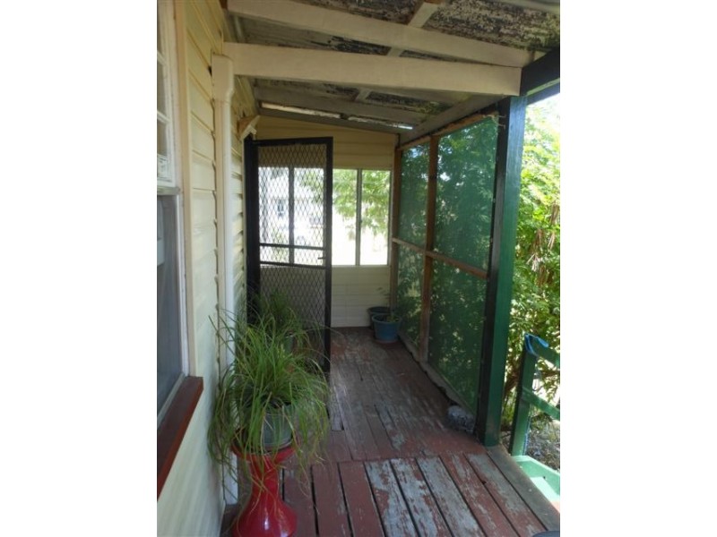 9 Warwick Street, Leyburn QLD 4365