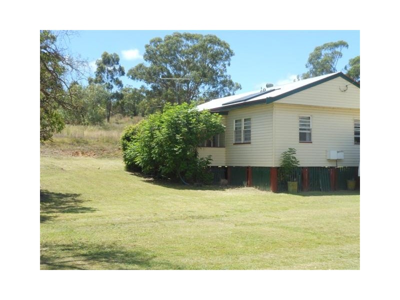 9 Warwick Street, Leyburn QLD 4365