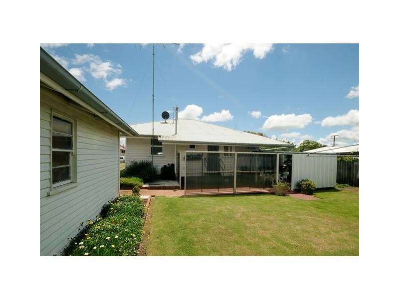 2a Lendrum Street, Newtown QLD 4350