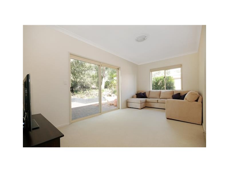 8 Lanbar Court, Glenvale QLD 4350