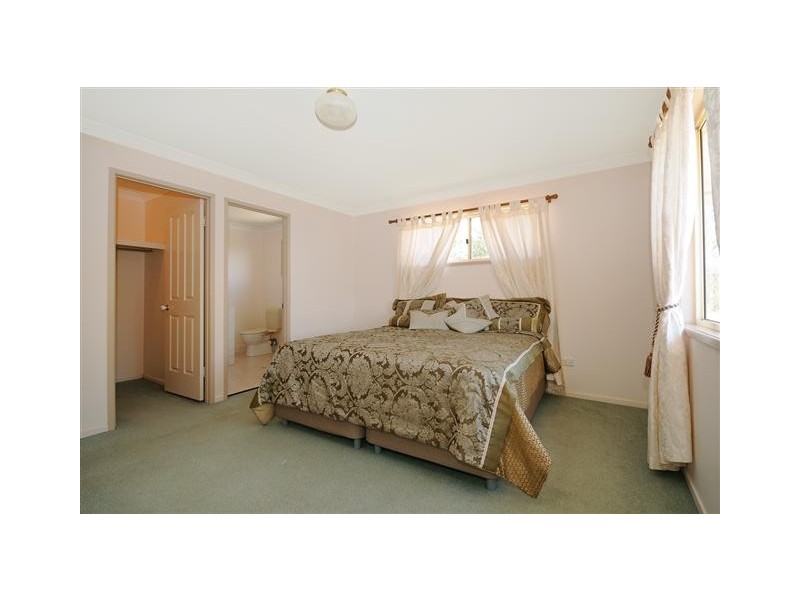 8 Lanbar Court, Glenvale QLD 4350