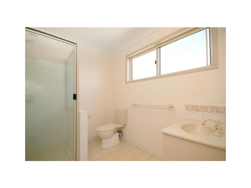8 Lanbar Court, Glenvale QLD 4350