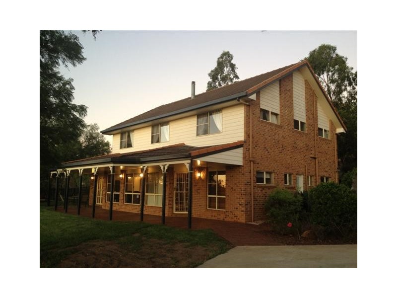 8 Lanbar Court, Glenvale QLD 4350