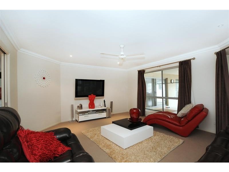 8 Honeyeater Drive, Highfields QLD 4352