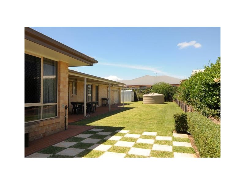 11 Tennyson Court, Westbrook QLD 4350